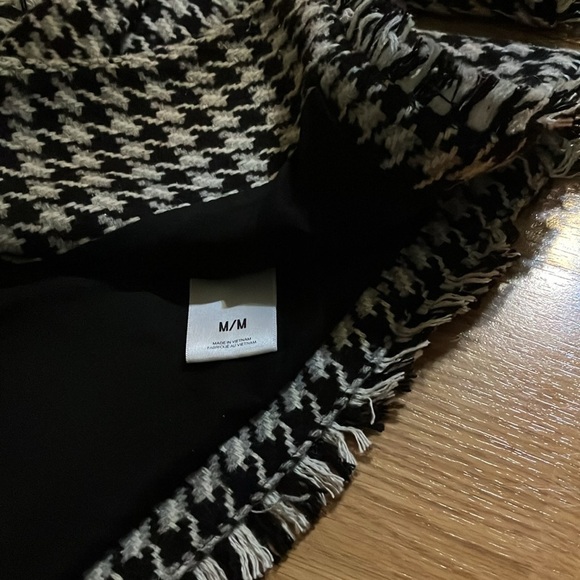 Express Medium Blazer Black White Lined Blazer Open Style Excellent like new - Picture 5 of 11